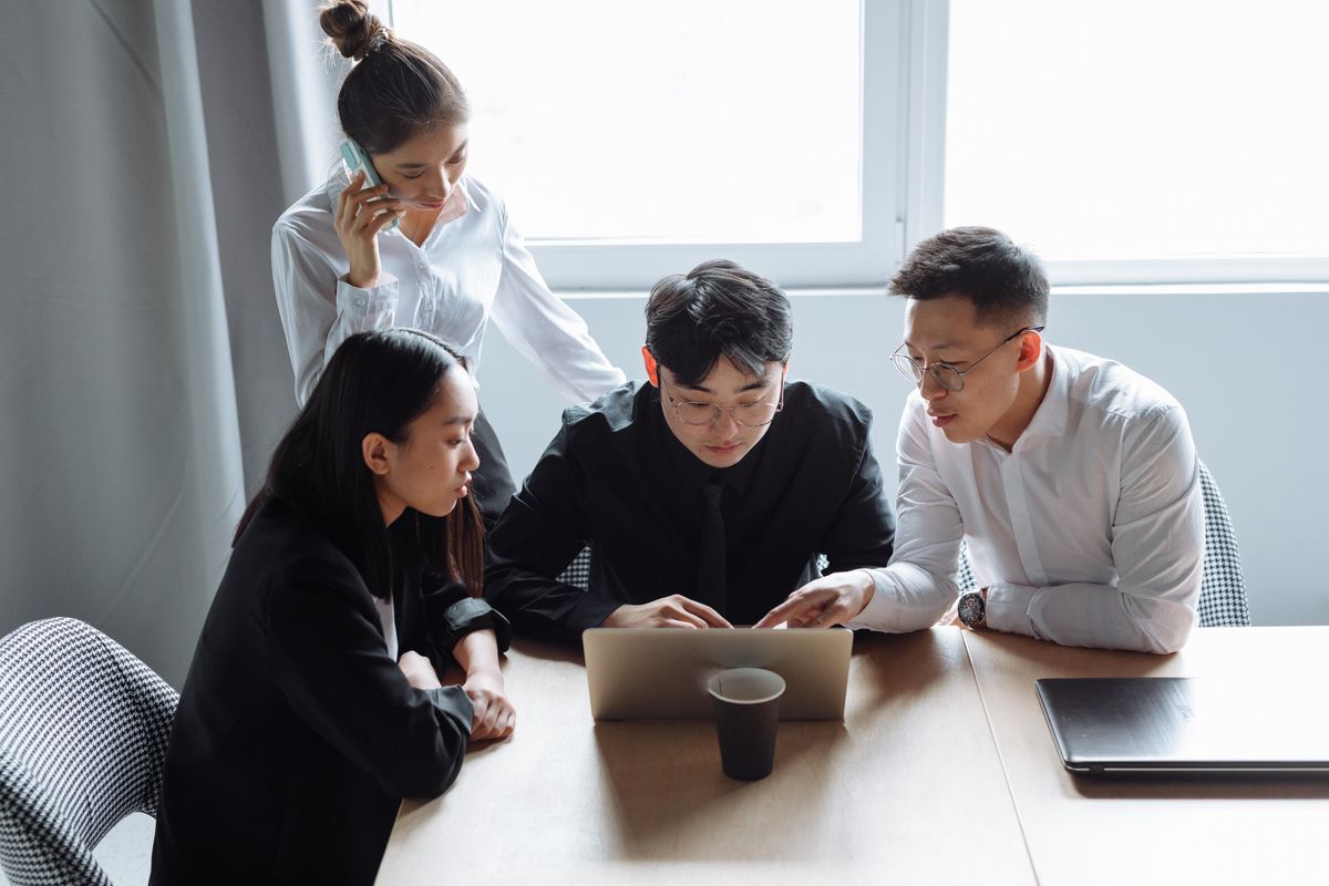 Listing review role
